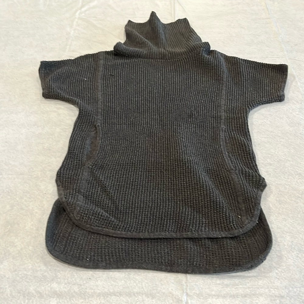 UGG turtleneck, short sleeve sweater, size large